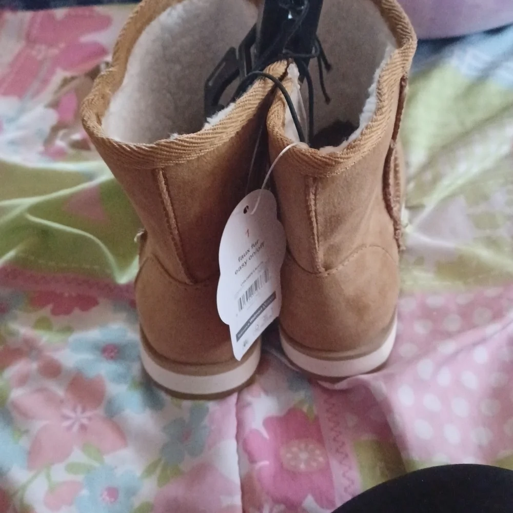 Girl's  boots